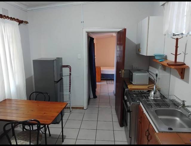 2 BEDROOM PROPERTY TO RENT IN WEST HILL